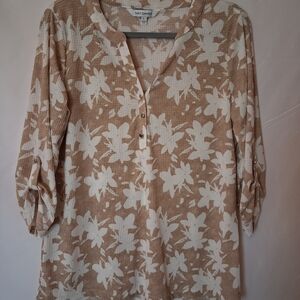 Emily Daniels Beige Floral Button-Front Tunic Blouse